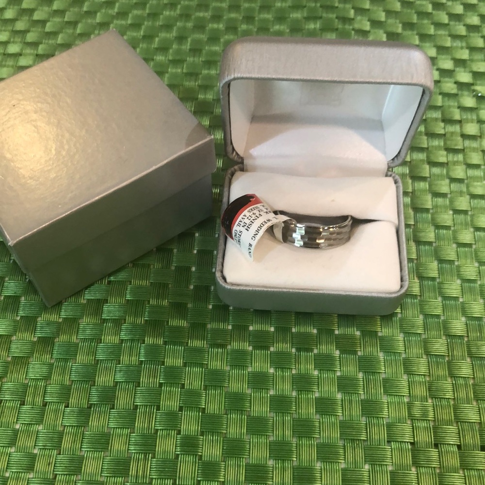 *SOLD* Men’s wedding band